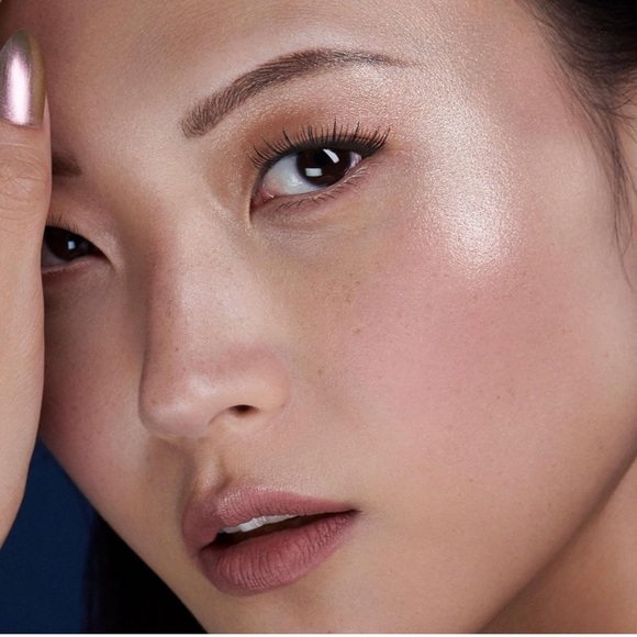 Tarte Tartiest Pro Glow Liquid Highlighter in the Shade Sparkler - Picture 4 of 7